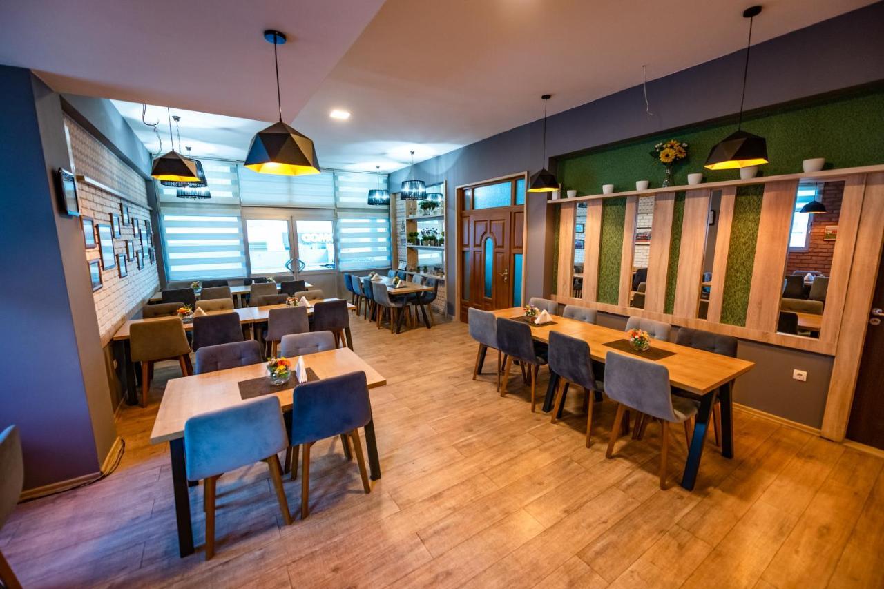 Hotel Oasis Gnojnice Kültér fotó