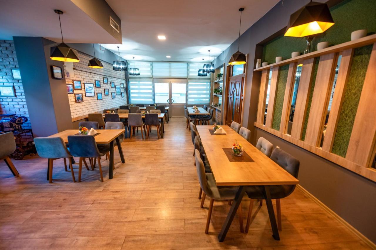 Hotel Oasis Gnojnice Kültér fotó